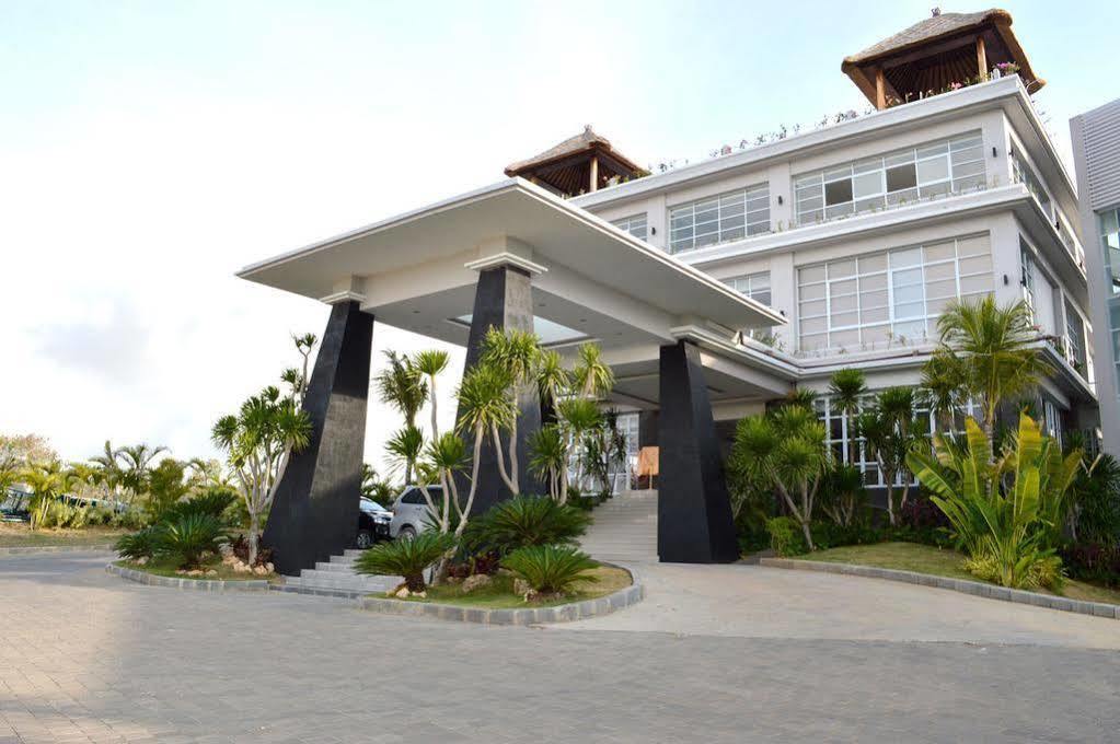 Lorin New Kuta Hotel 4*