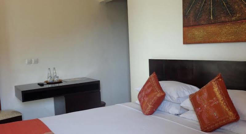 The Batu Belig & Hotel 2*