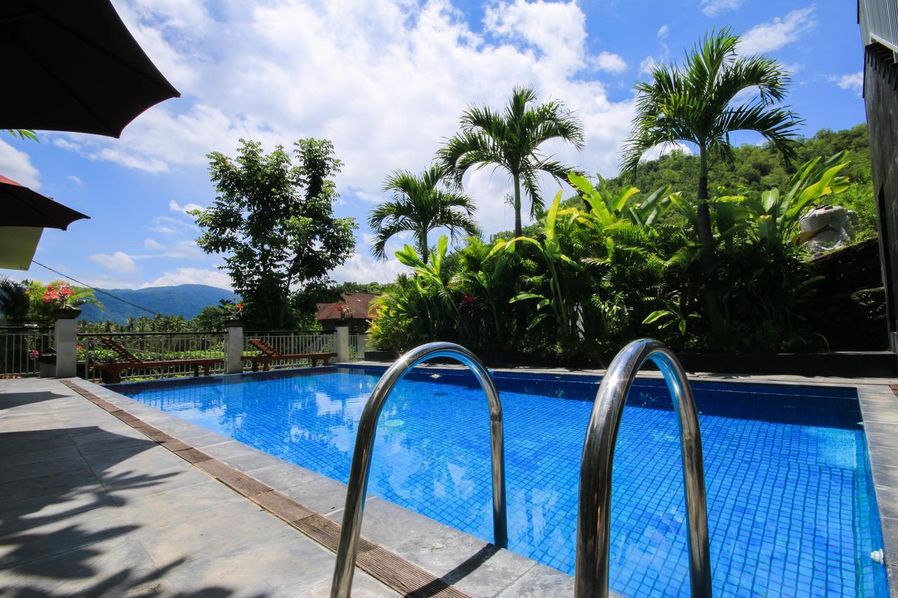Dewi Padangbai Hotel
