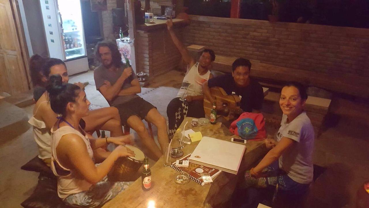Apollo Hostel *