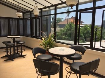 Maxi Kedonganan Hotel 2*