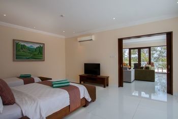 Peninsula Bay Hotel