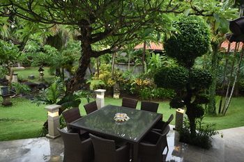 Cove Urbanest Hotel