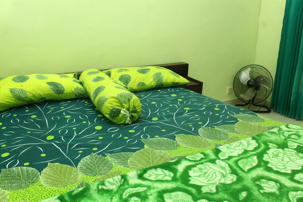 Bed & Breakfast Memes House Backpacker
