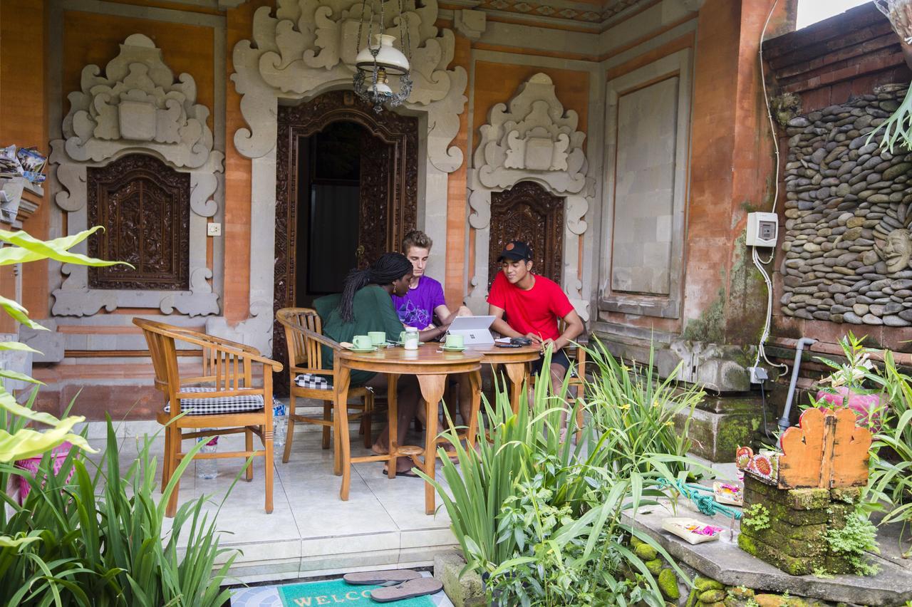 Tunjung Wisma tamu *