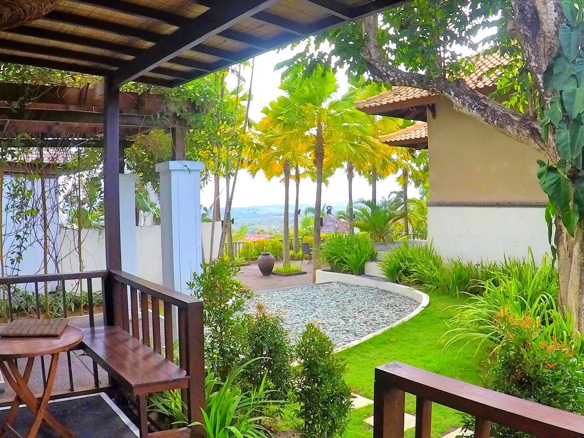 The Eyes Villas 3*