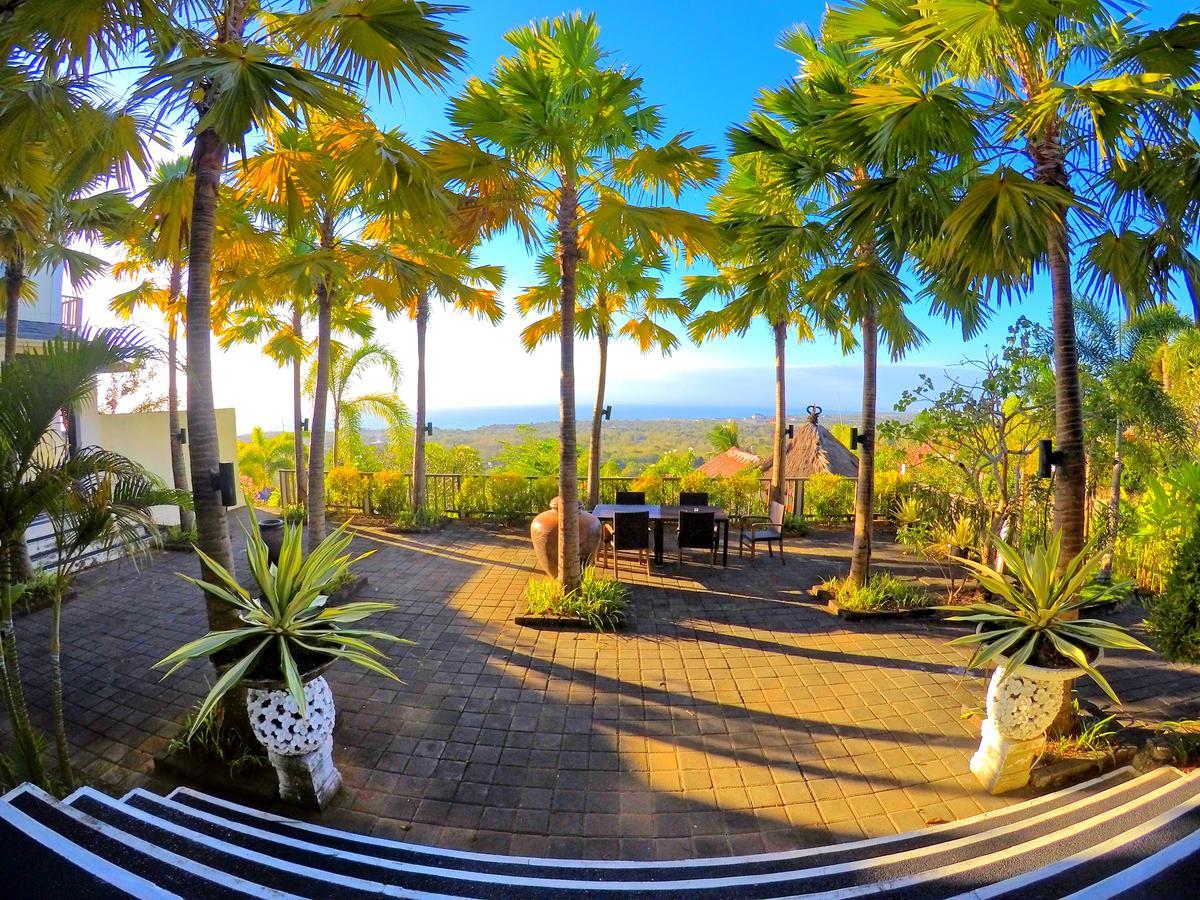 The Eyes Villas 3*