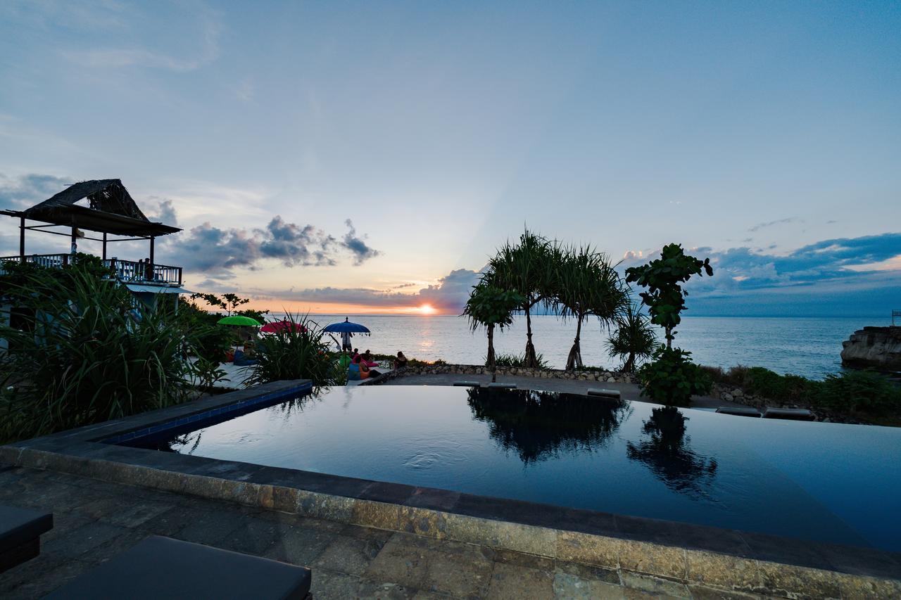 Dodol Lembongan Cliff Sunset Nusa Lembongan (Bali)