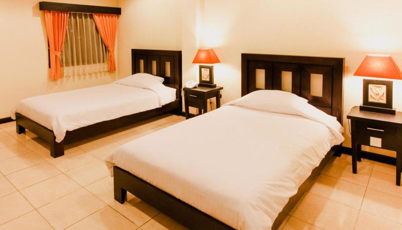 Hotel Intansari 2*