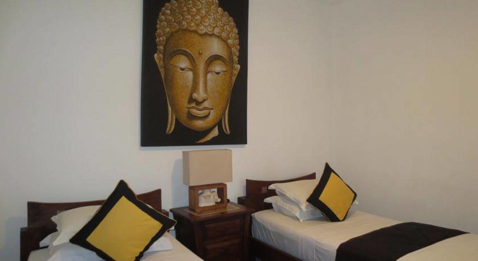 Hotel Bali Court & 3*