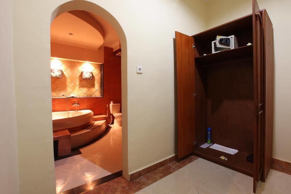 Hotel Super Oyo Townhouse Oak Maxi Legian 3*
