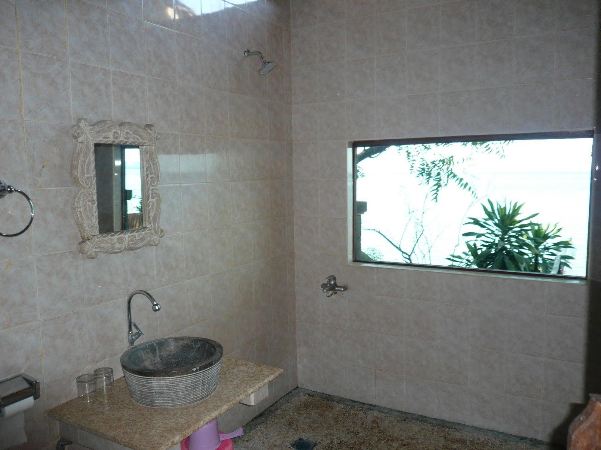 Wawa Wewe Ii Amed (Bali)