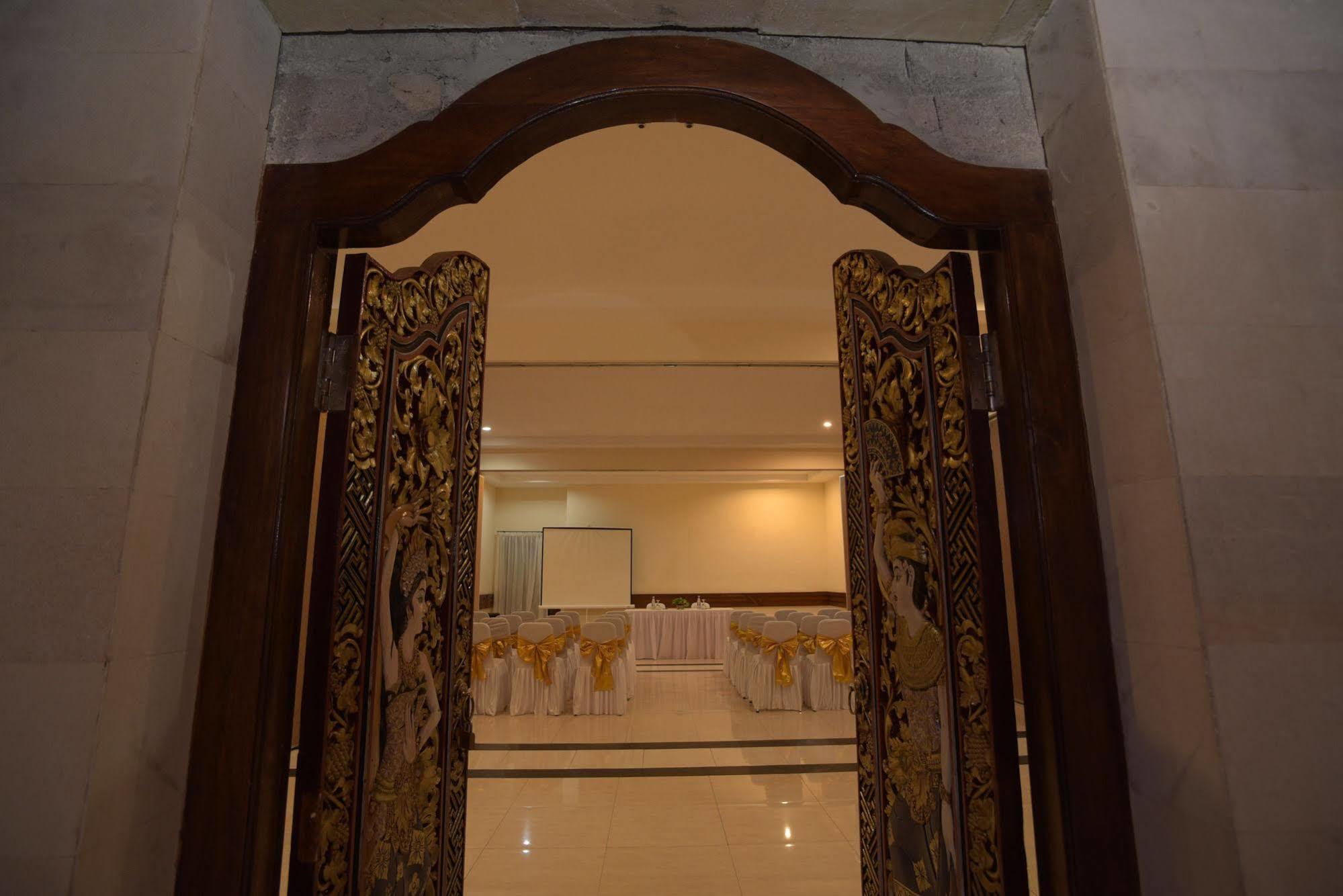Resort Sri Phala & 4*