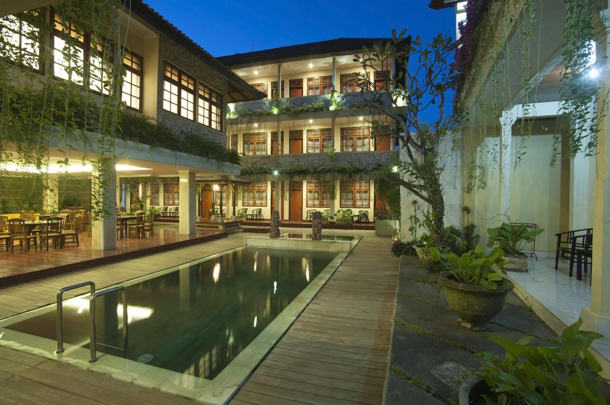 Hotel Catur Adi Putra 2*
