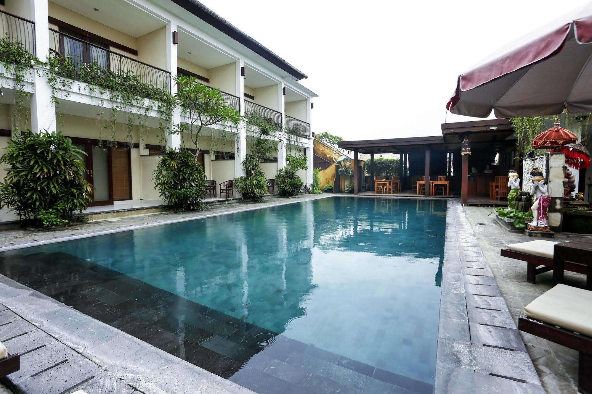 Uma Sri Hotel 3*