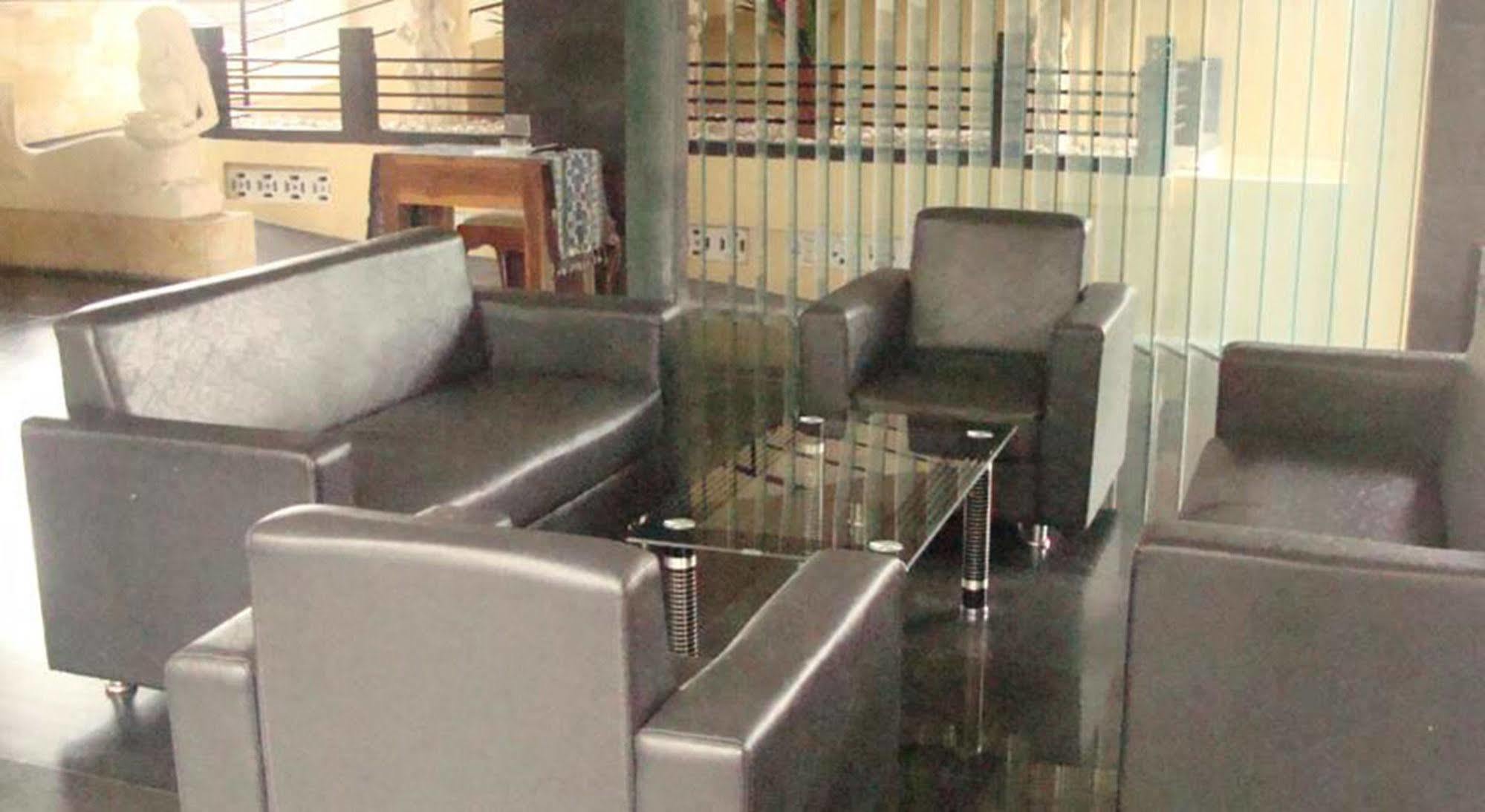 Hotel Arya & 2*