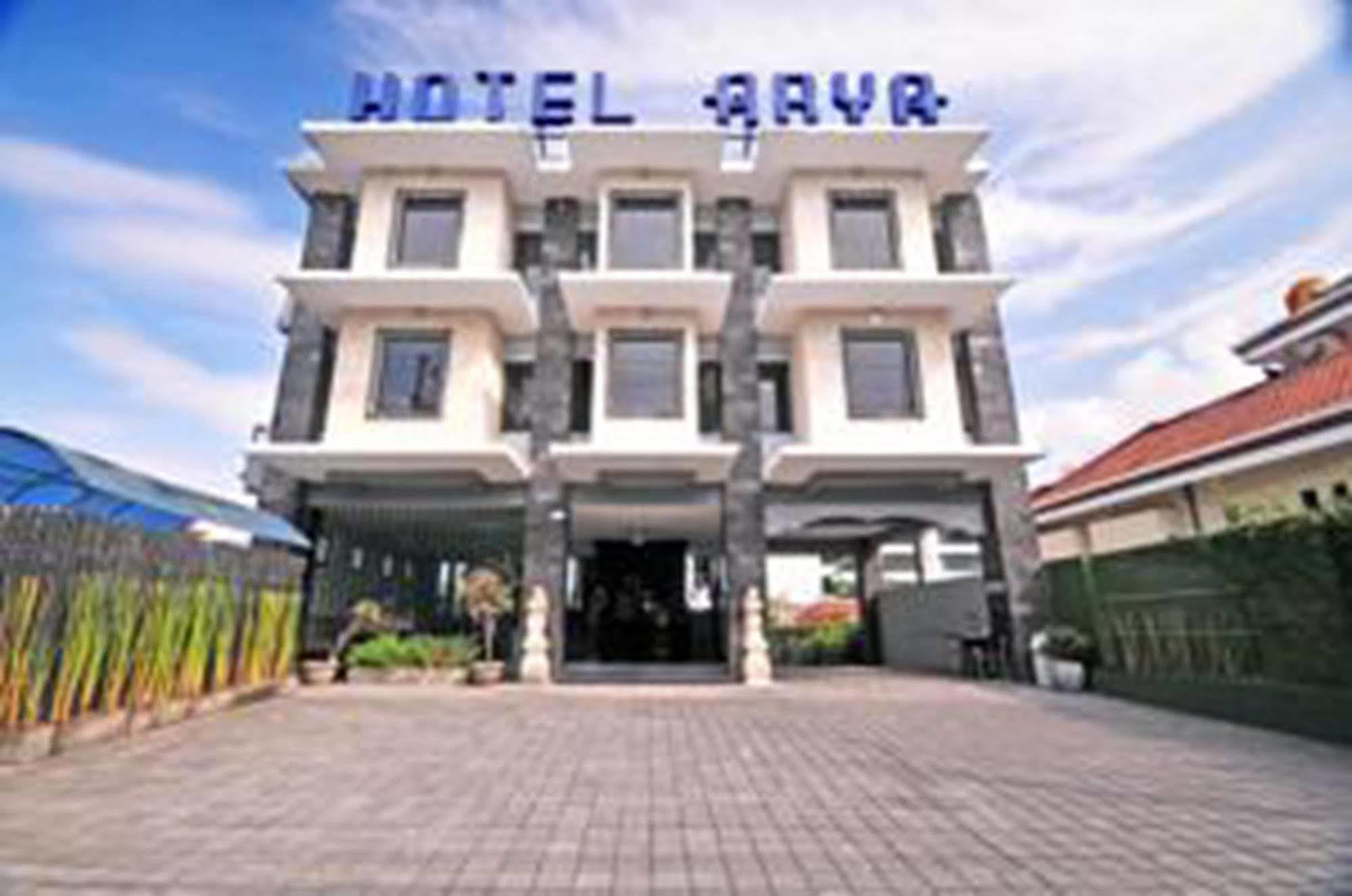Arya & Hotel