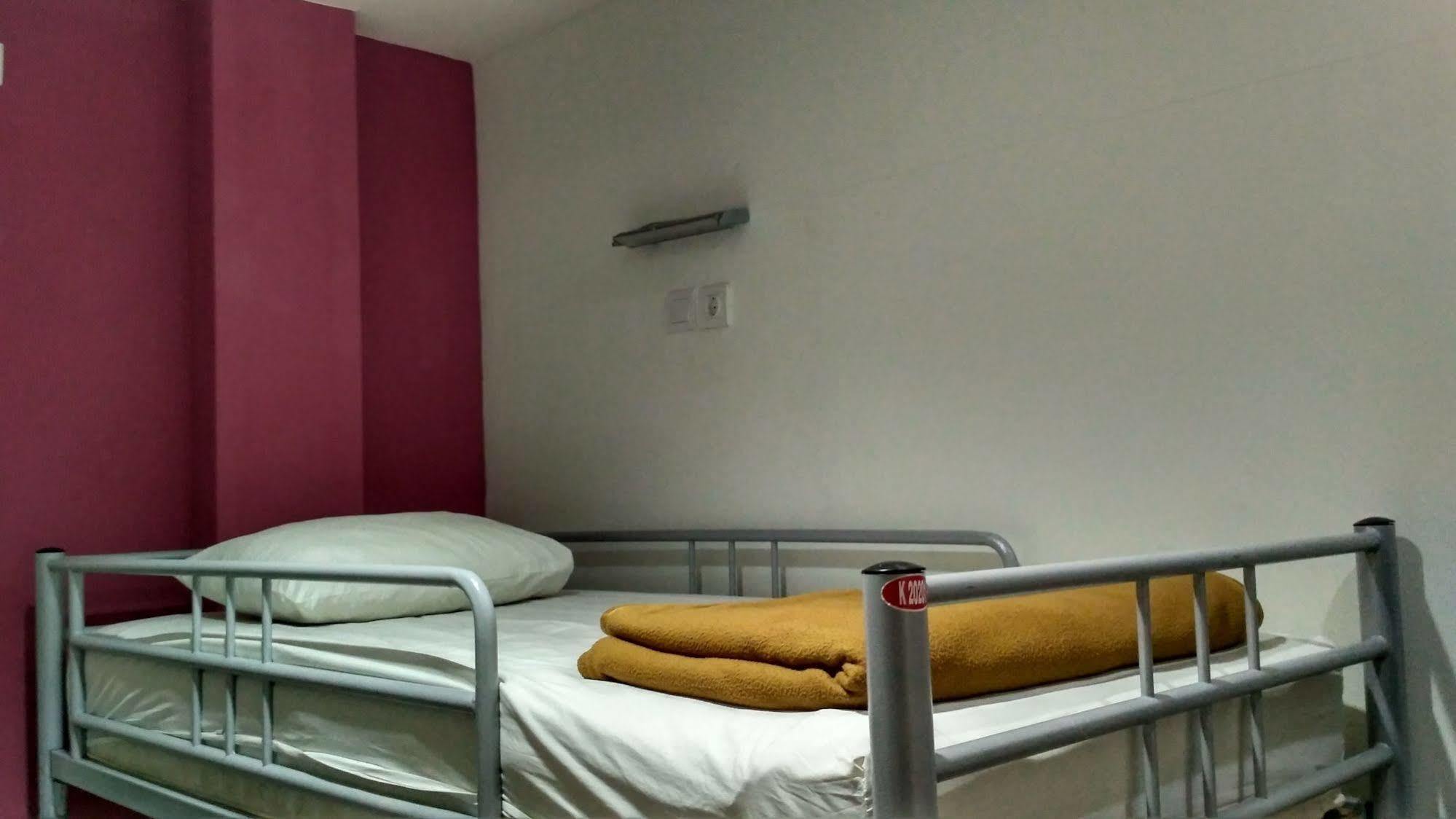 Cx Kuta Raya Hostel *