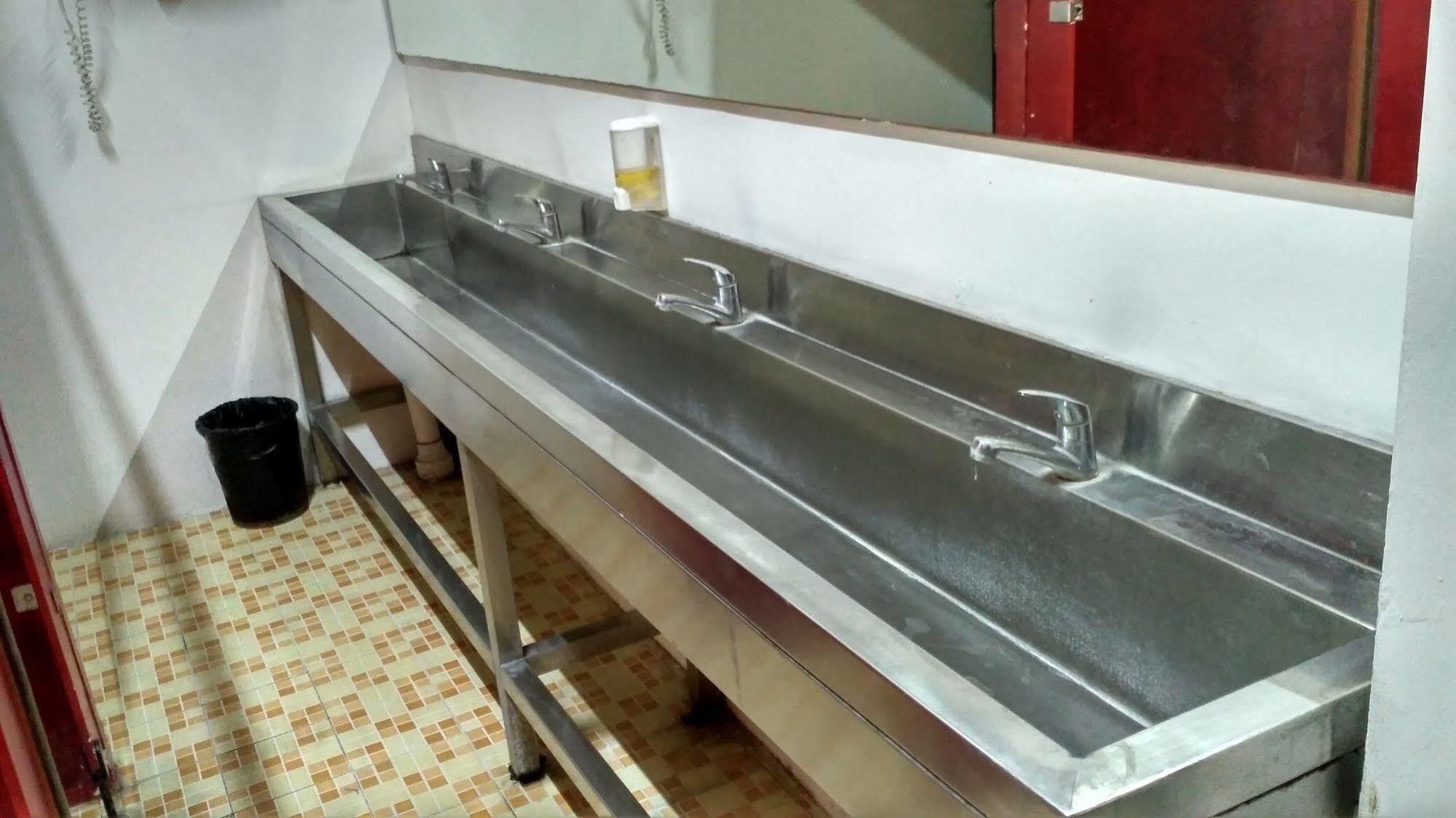 Cx Kuta Raya Hostel *