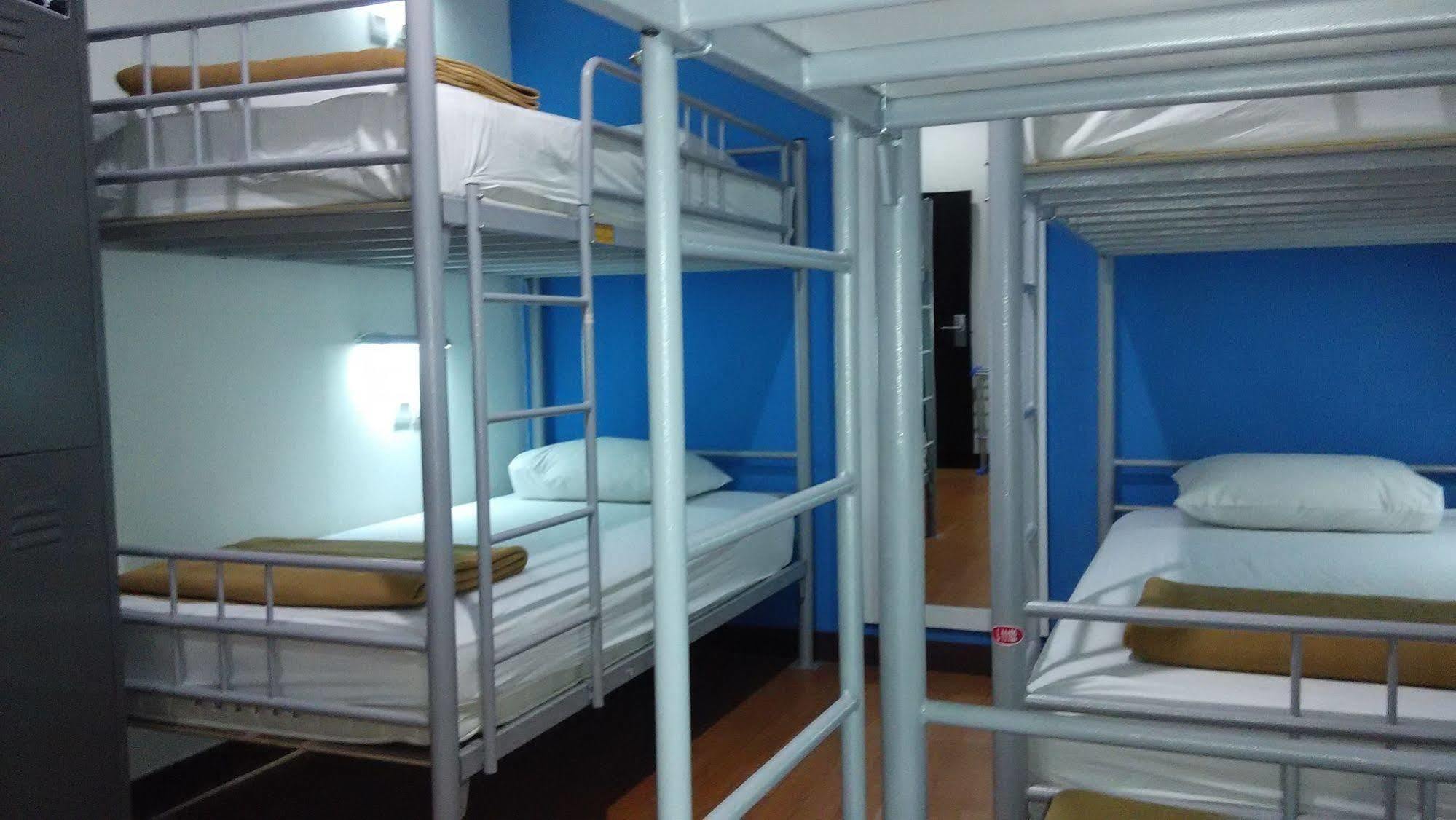 Hostel Cx Kuta Raya *