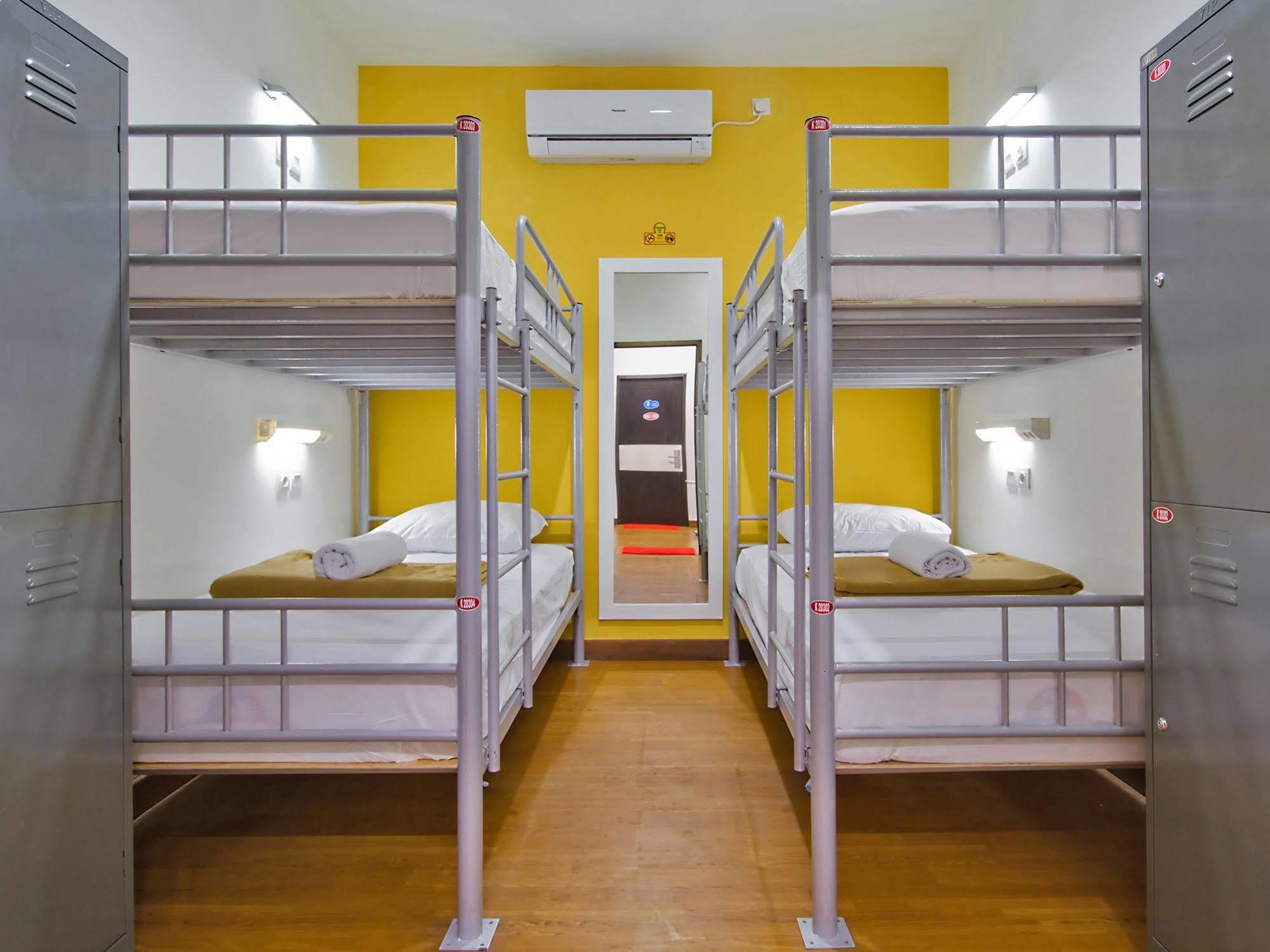 Cx Kuta Raya Hostel *