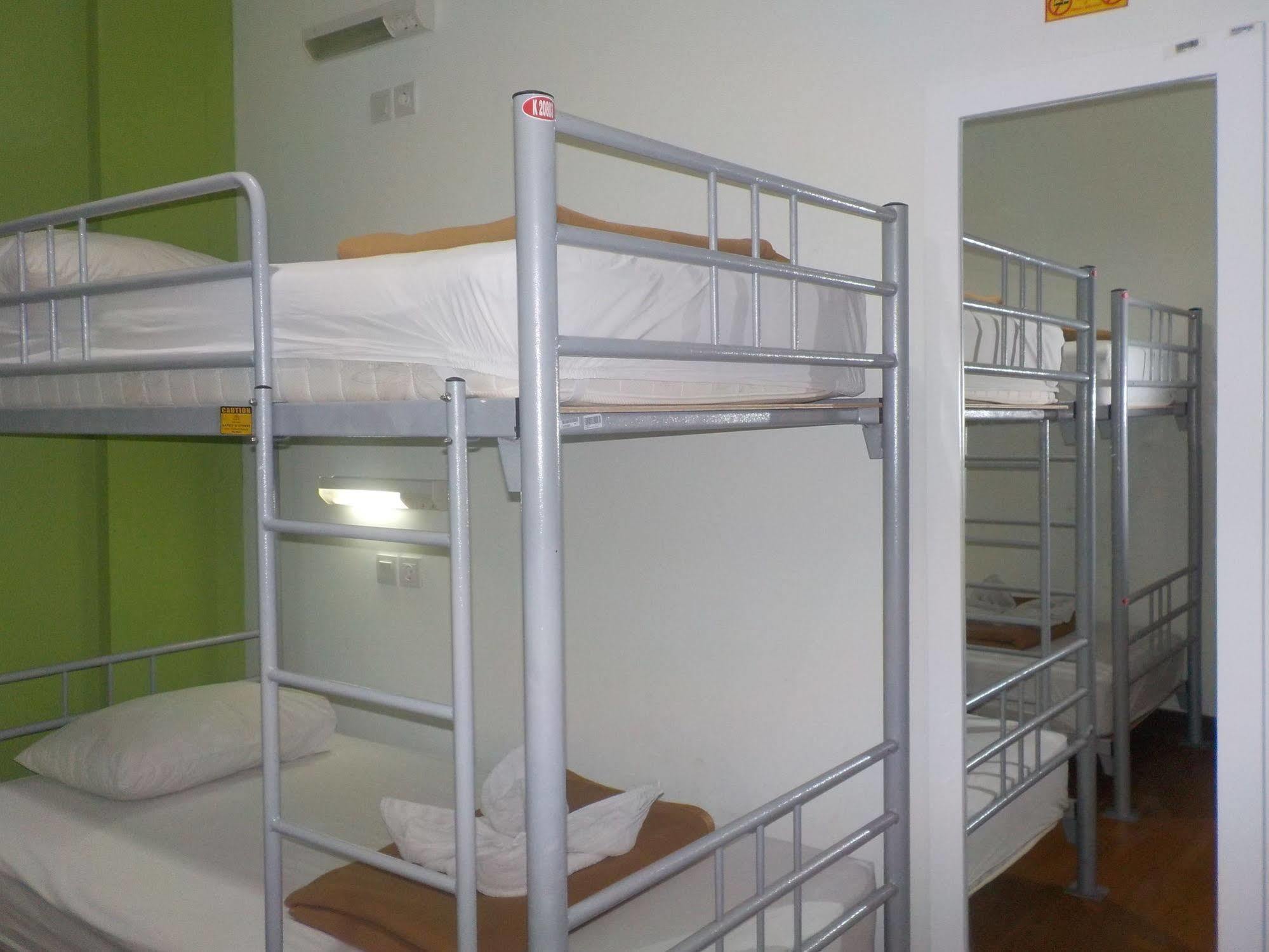 Hostel Cx Kuta Raya
