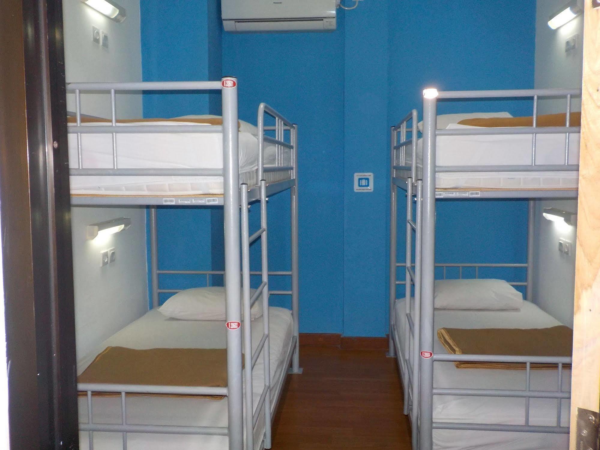 Cx Kuta Raya Hostel