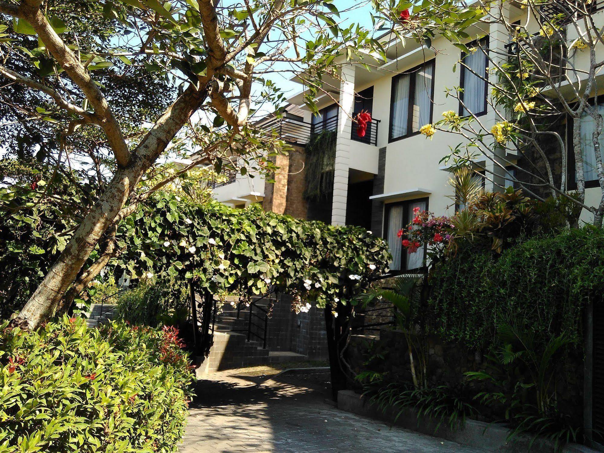 Parkside Denbukit & Hotel