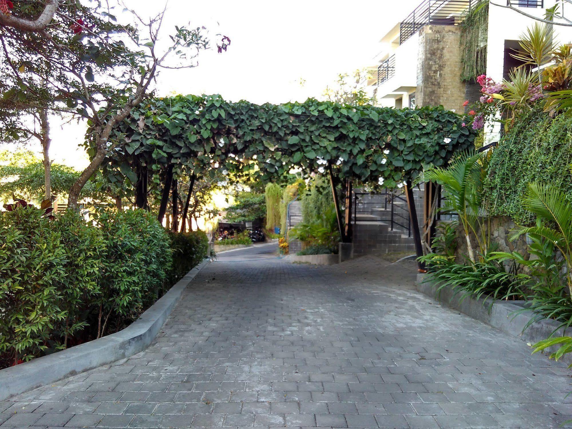 Parkside Denbukit & Hotel Jimbaran (Bali)