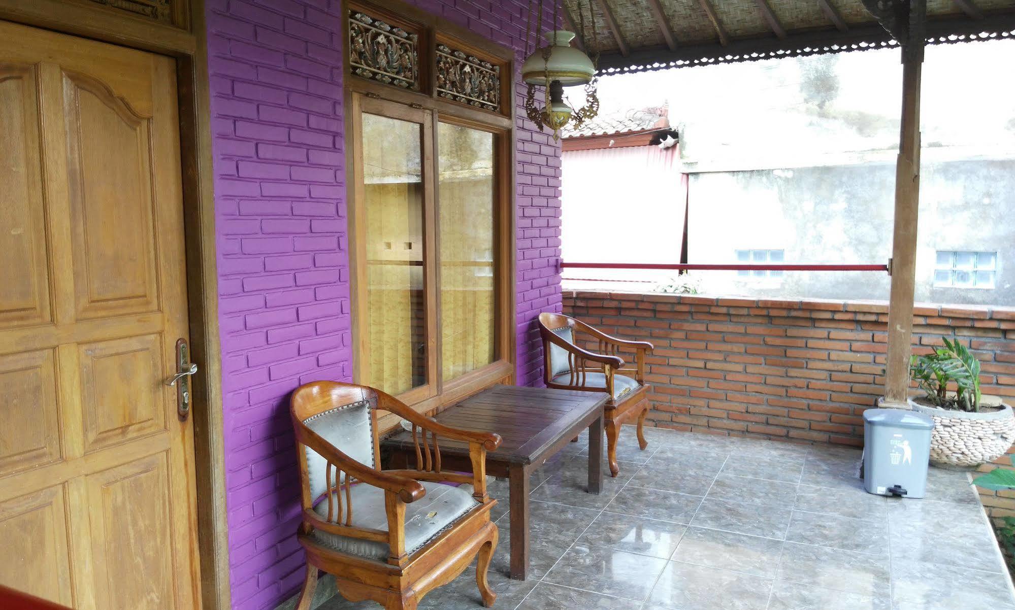 Rona Guest house 2*