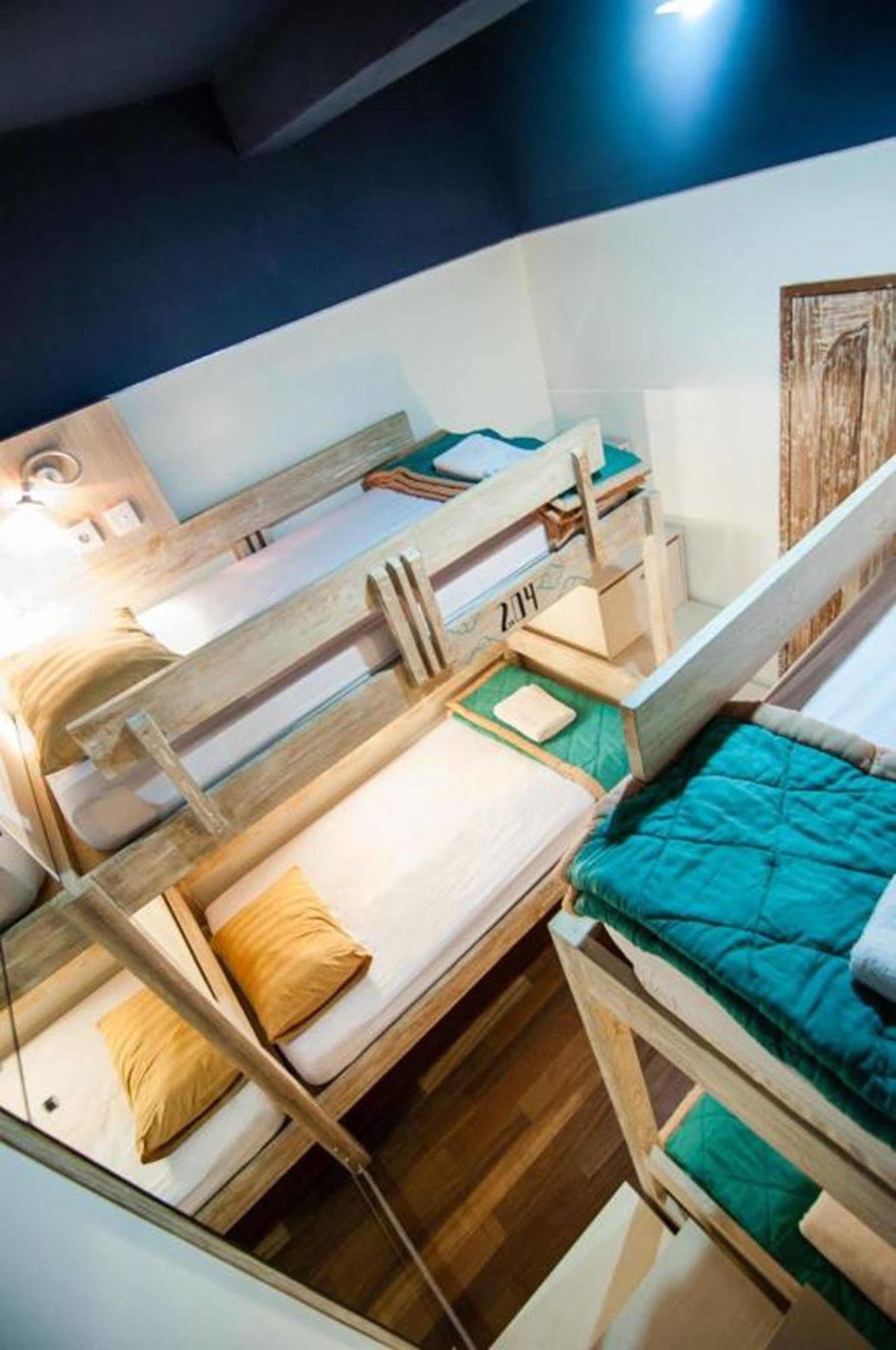 Hostel Nau Here