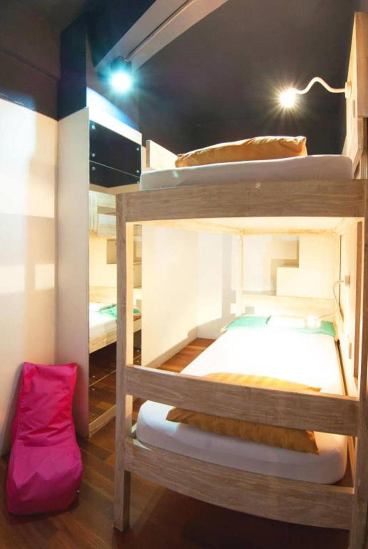 Hostel Nau Here *