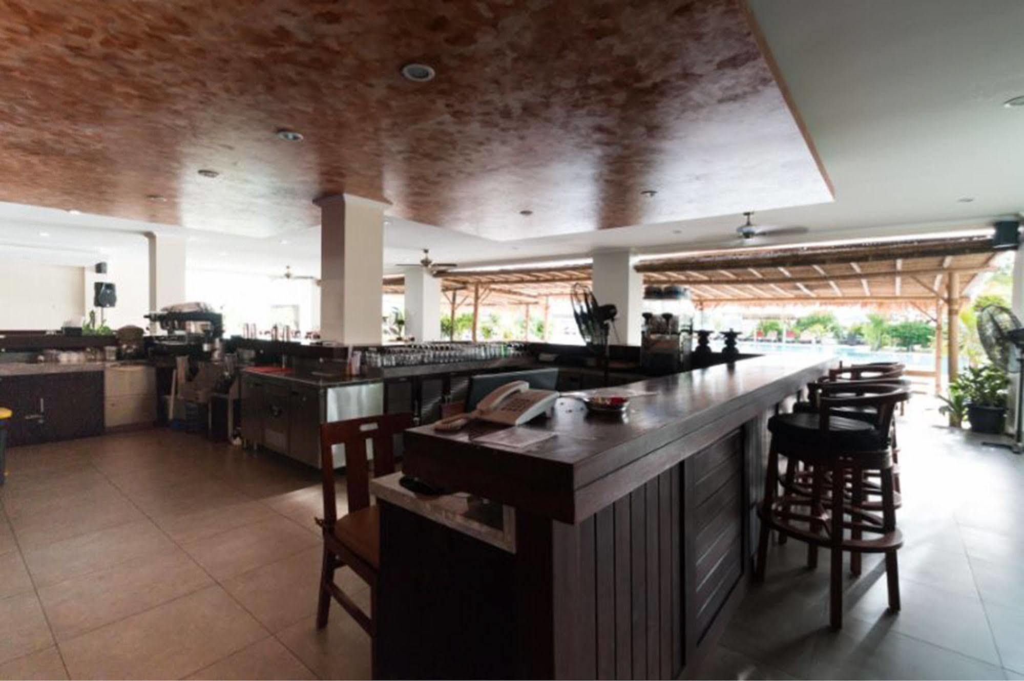 Peninsula Bay Hotel