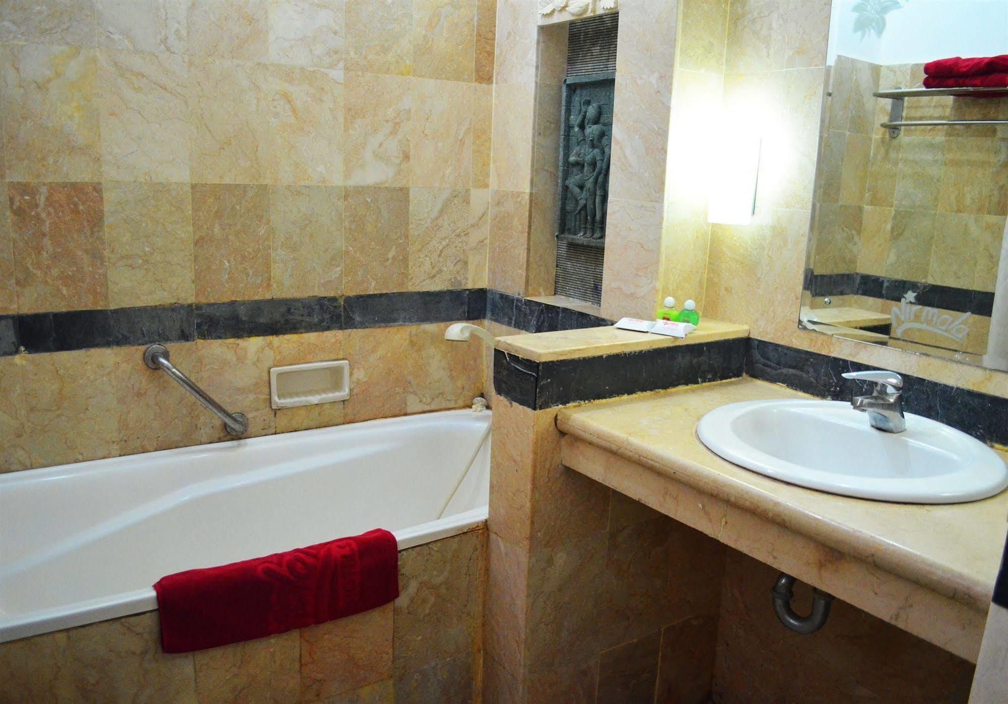 Hotel Nirmala 3*