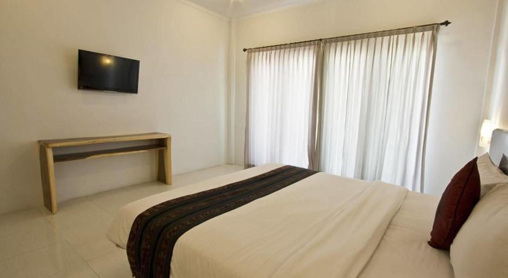 U House Seminyak 3*