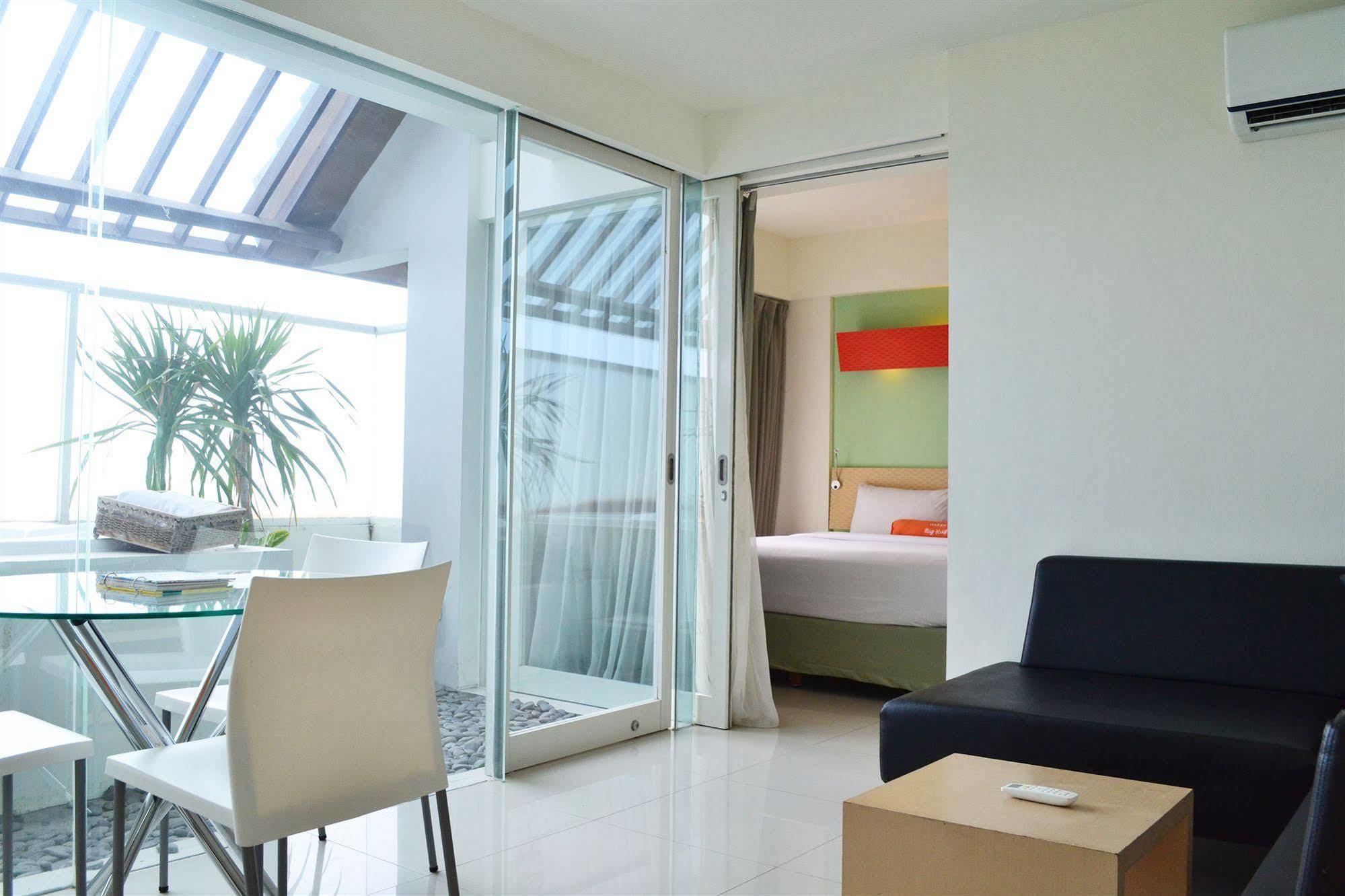 Harris & Residences Sunset Road Hotel 4*