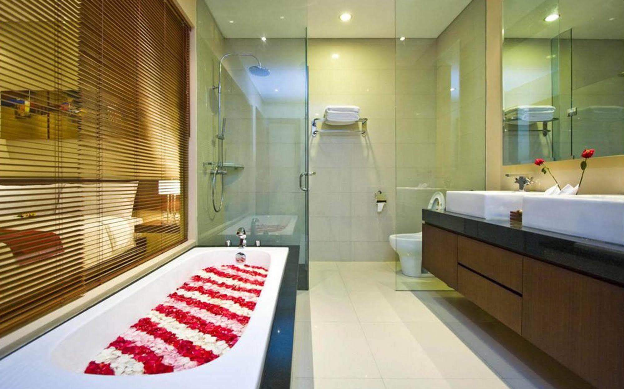 Oval Bali Villa *