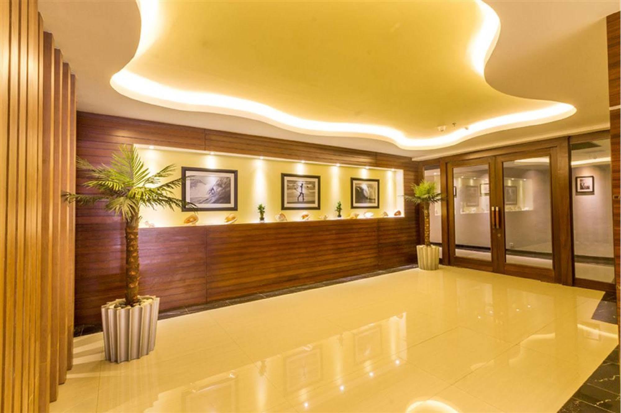 Kutabex Beachfront Hotel 3*