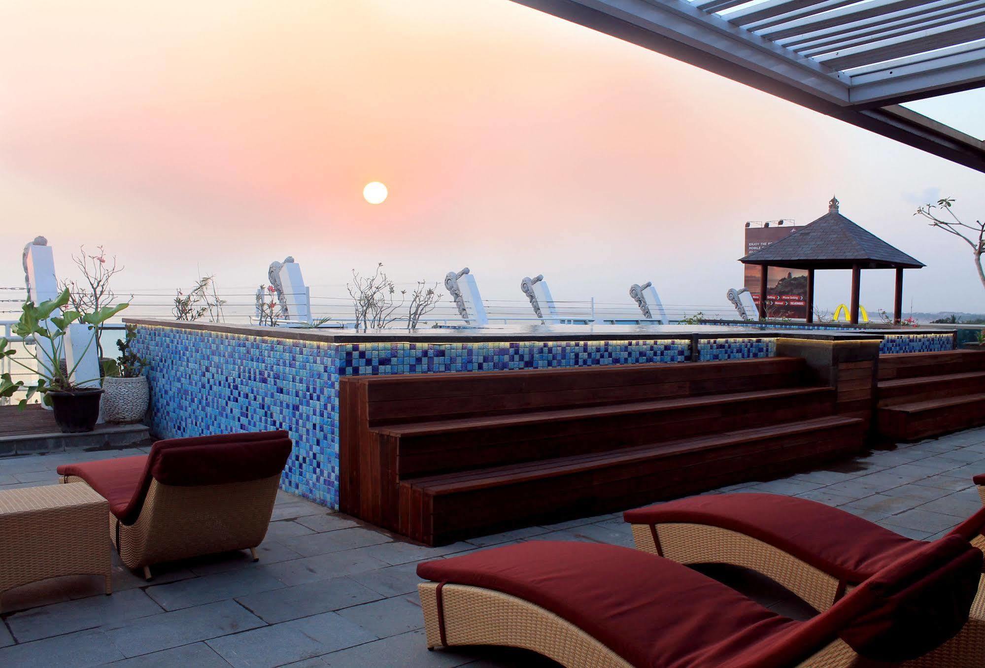 Kutabex Beachfront Hotel