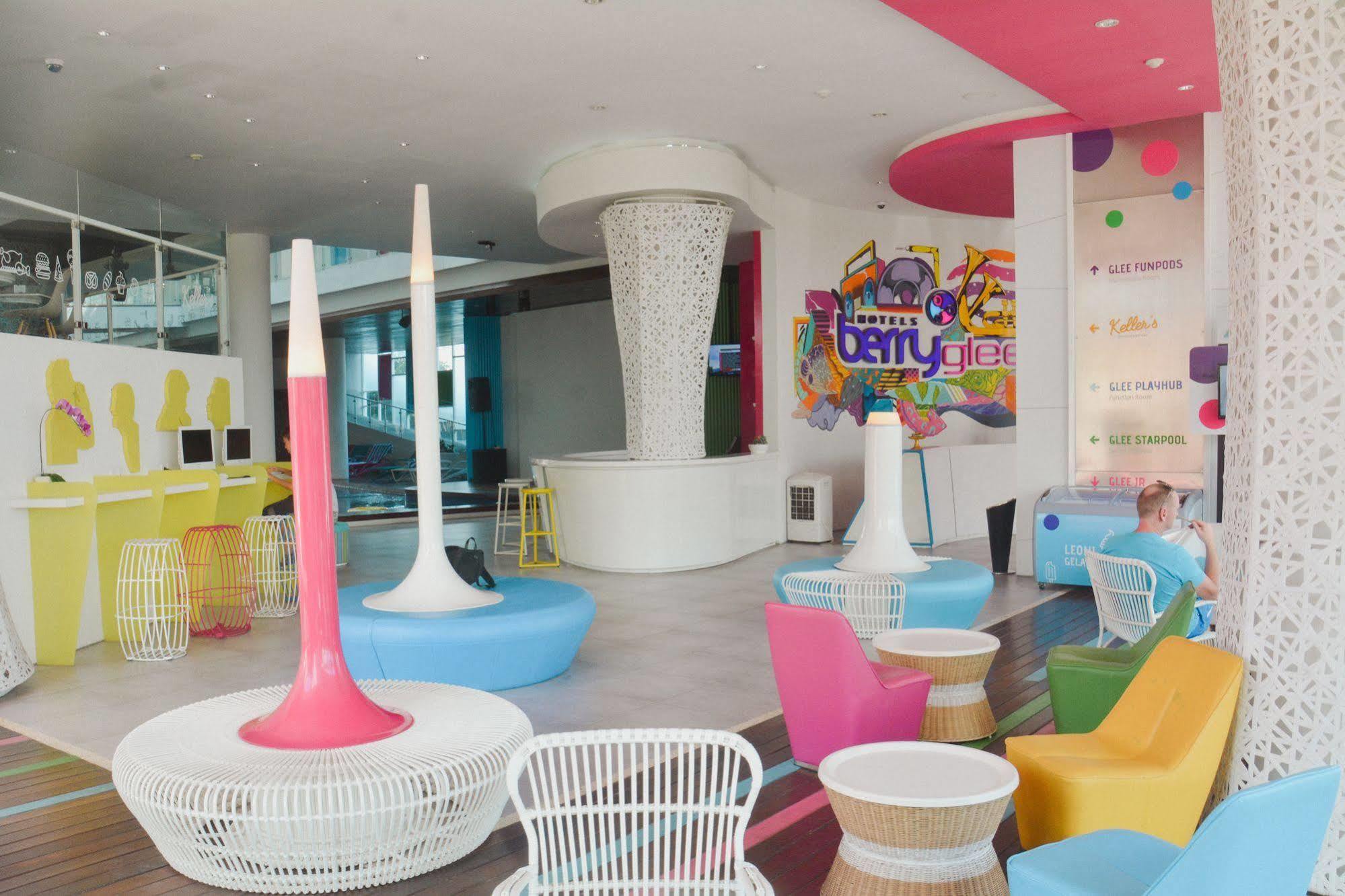 Berry Glee Thematic Hotel