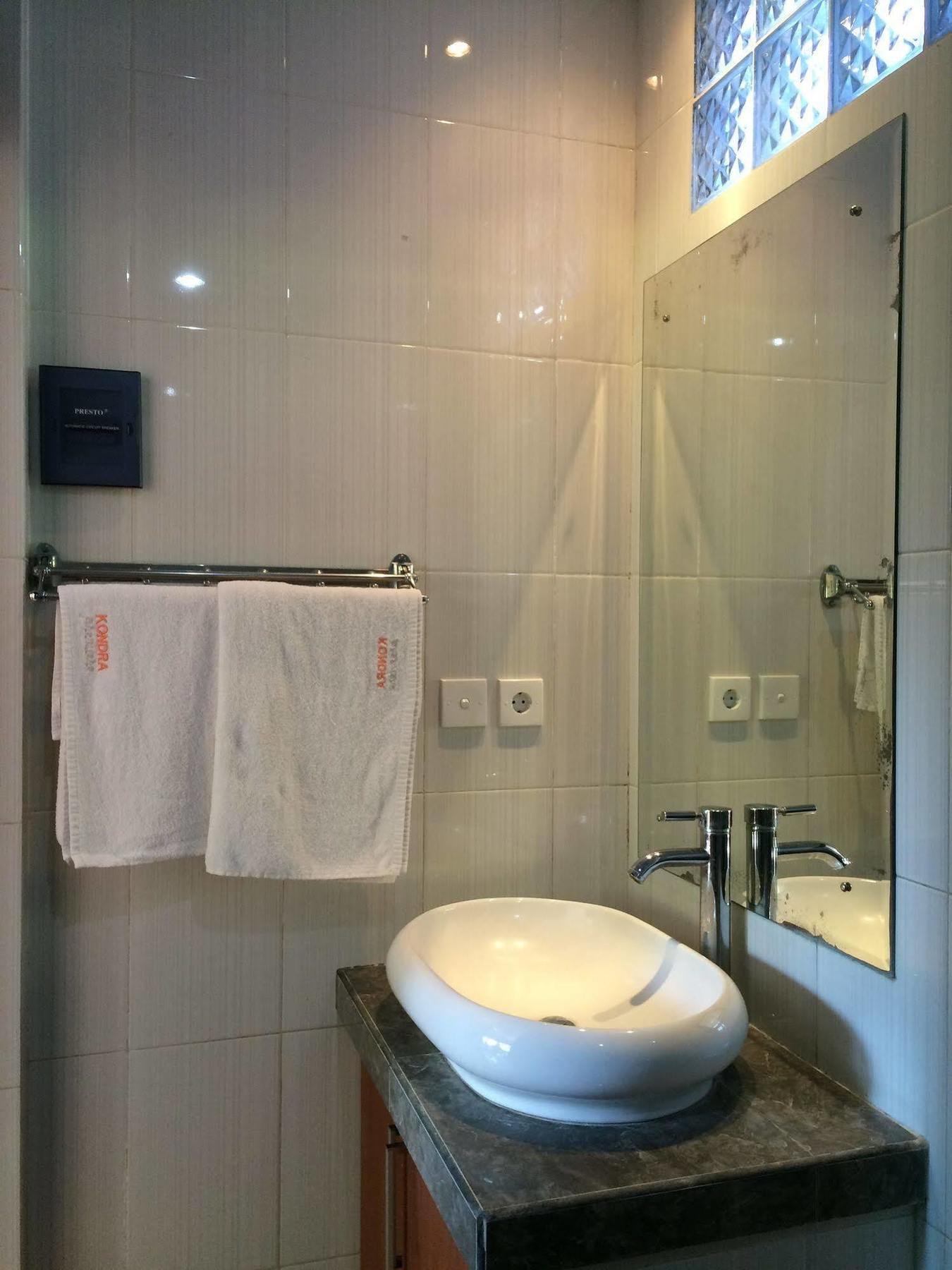 Wisma tamu Kondra Premiere Kuta 2*