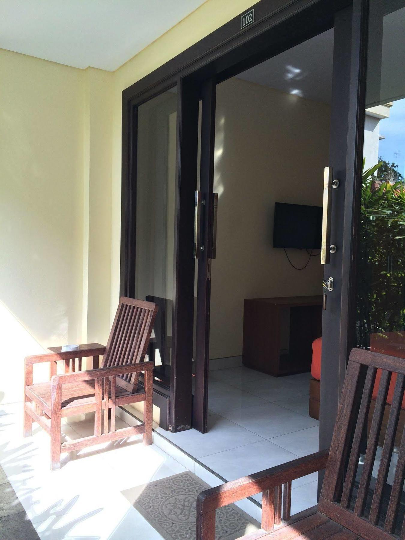 Kondra Premiere Kuta Wisma tamu