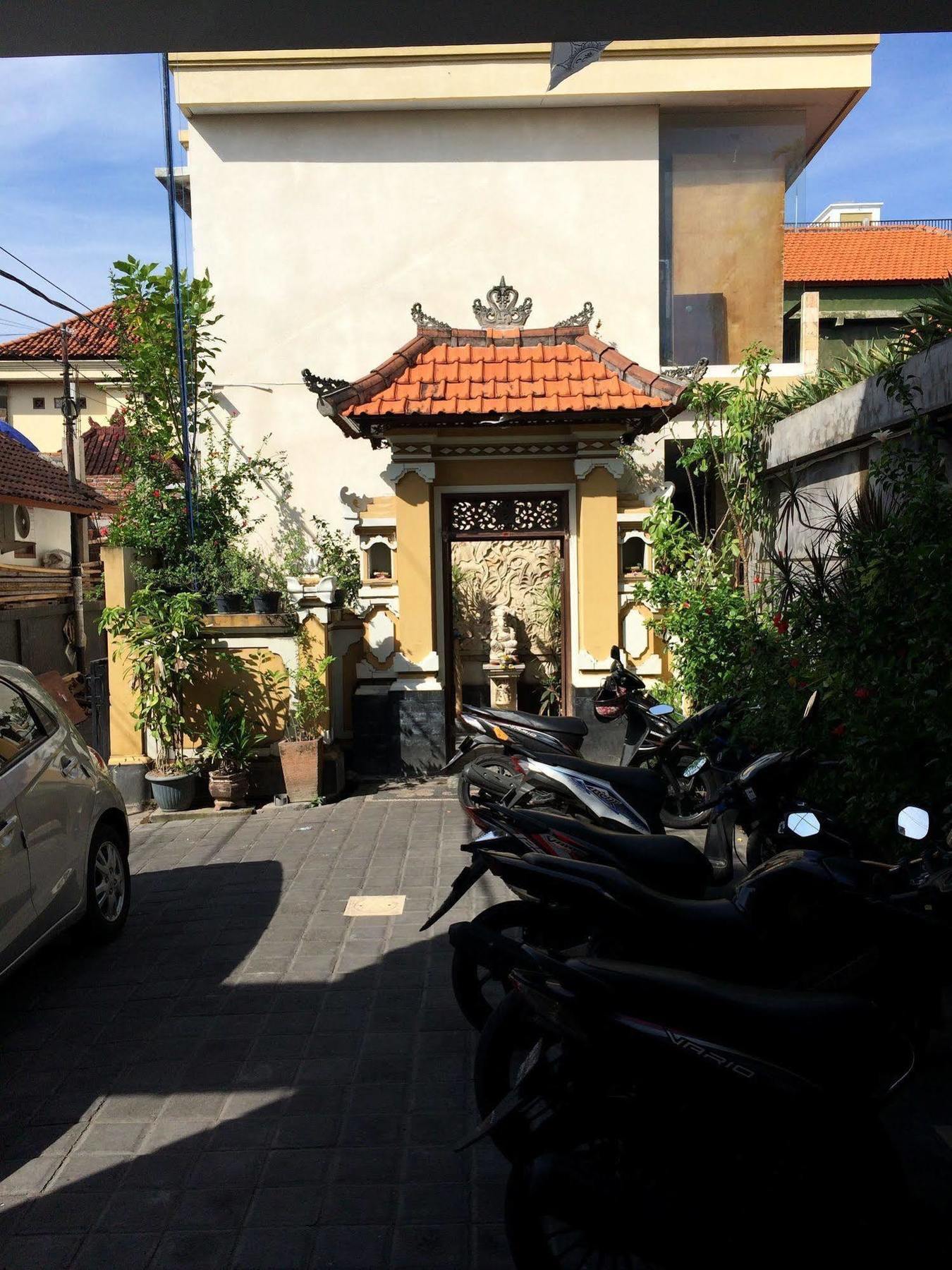 Wisma tamu Kondra Premiere Kuta