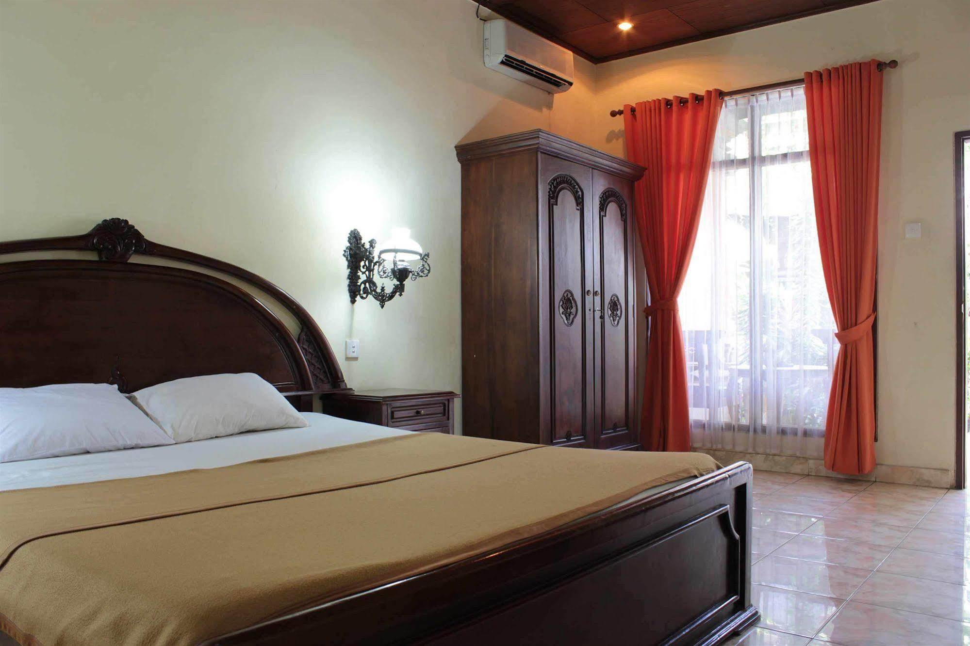 Oyo 1930 Ananda Hotel