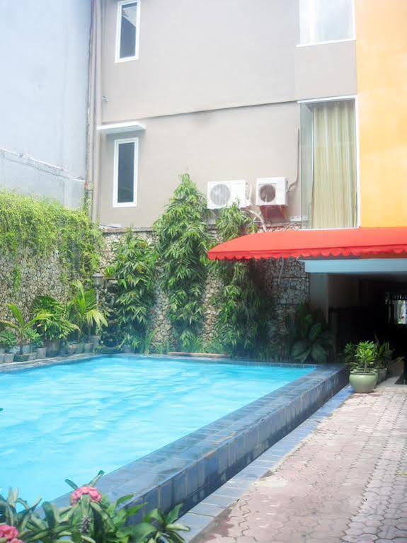 Ayu Hotel 2*