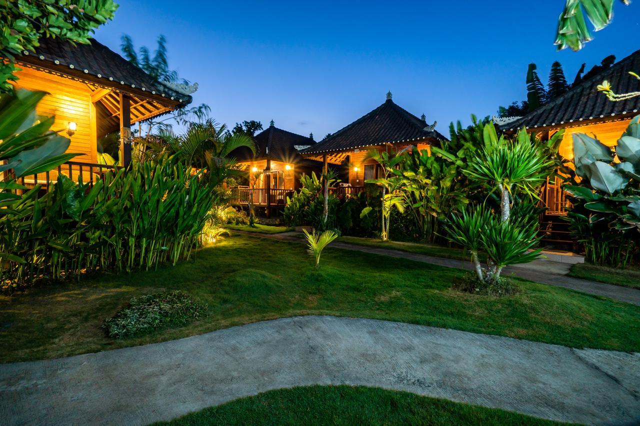 Royal Retreat Villa's Lembongan Bed & Breakfast