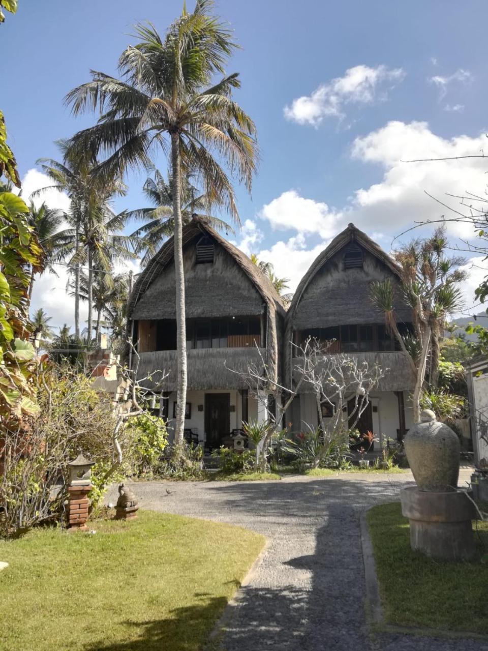 Anom Hotel