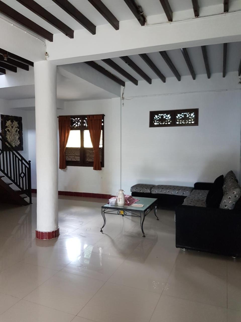 Mawar Wisma tamu 2*