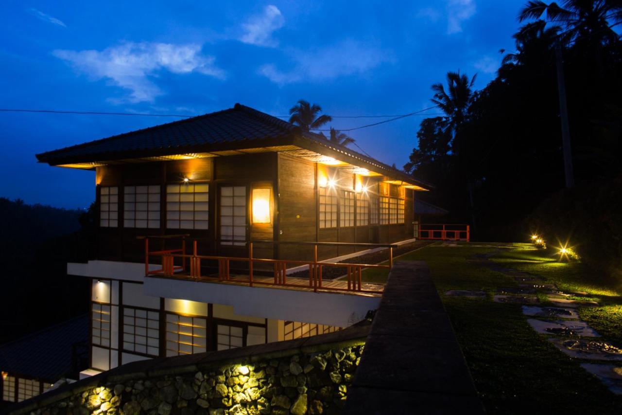Suarapura & Resort 4*