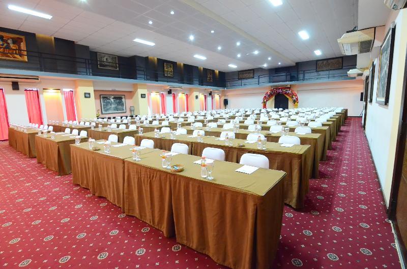 Hotel Grand Santhi 3*